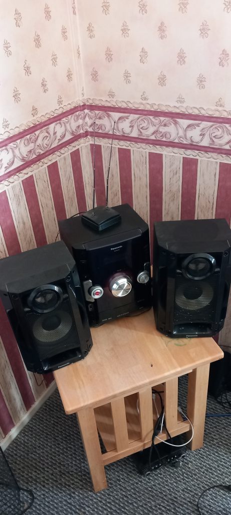 Compact Stereo System with Speakers – Good Working Order