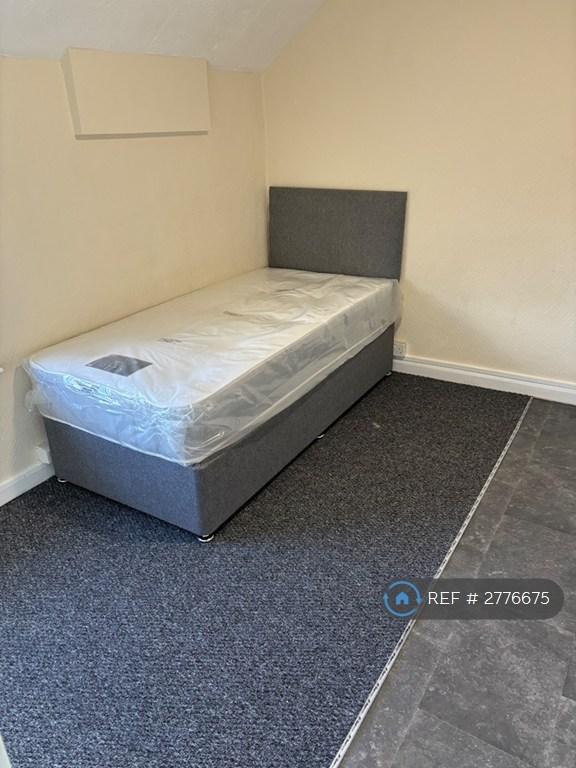 1 bedroom flat in Moira Street, Loughborough, LE11 (1 bed) (#2776675)