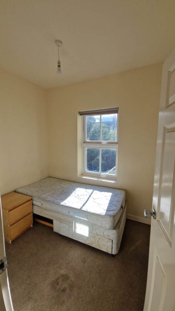 Single room in shared house, golden triangle