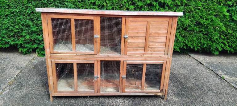 1x rabbit hutch for sale