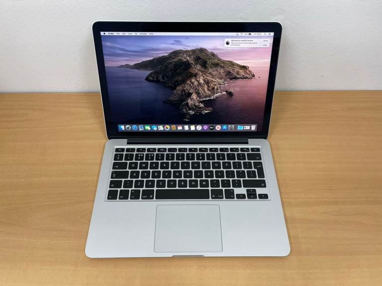 Macbook Pro 13 inch Retina 2015 laptop 256gb SSD Intel 2.7ghz core i5 processor with Logic Pro X