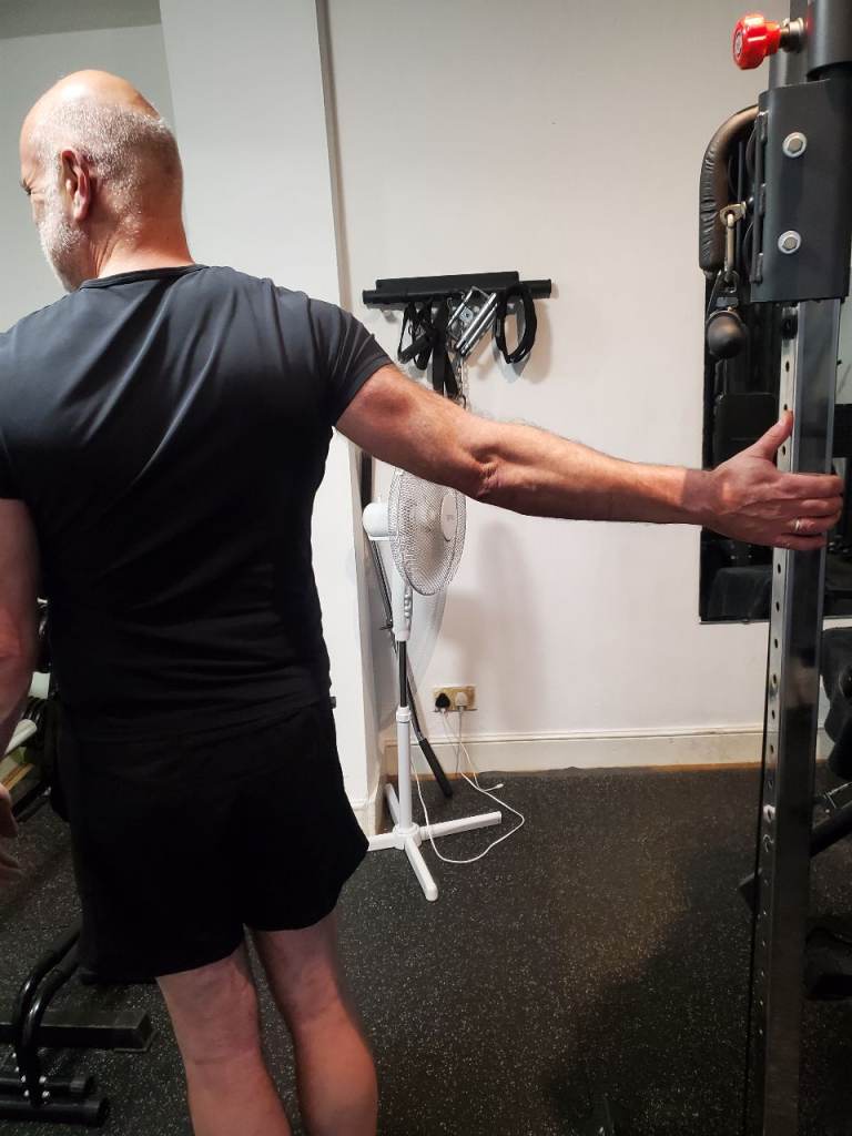 Penge PT. Improve knee pain, back problems & gym confidence.