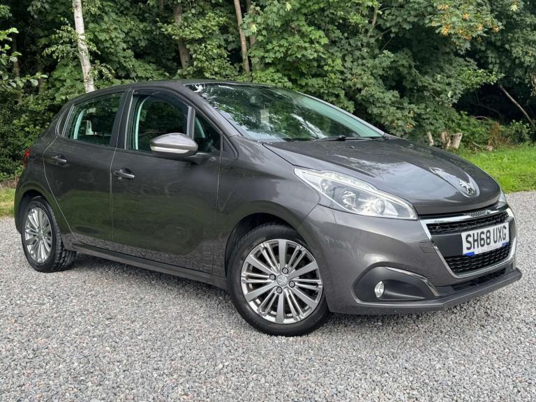 2018 Peugeot 208 1.2 PureTech 82 Signature 5dr [Start Stop] HATCHBACK PETROL Manual