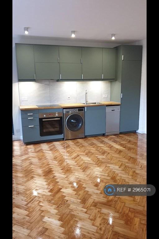1 bedroom flat in Charman Road, Redhill, RH1 (1 bed) (#2965071)