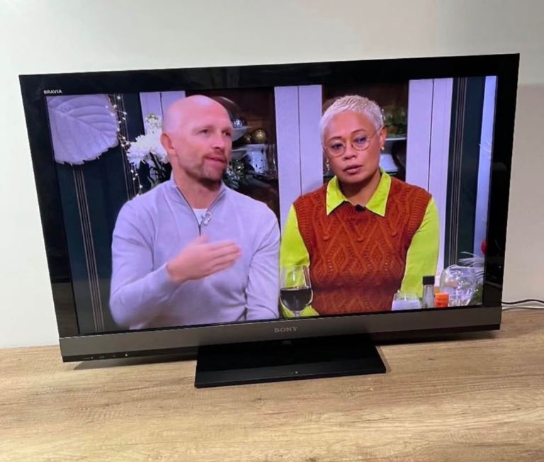 46 inches Sony TV Not Smart TV 
