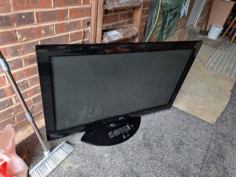 LG 42PG3000 Plasma TV – Black with Remote