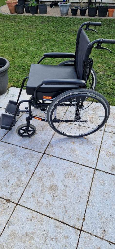 Self-propelling wheelchair 