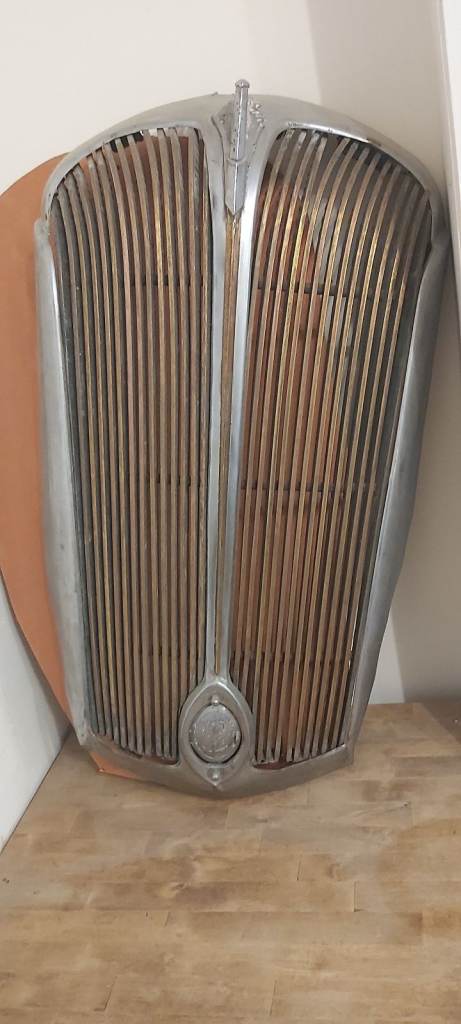 VINTAGE POSTWAR CAR GRILL