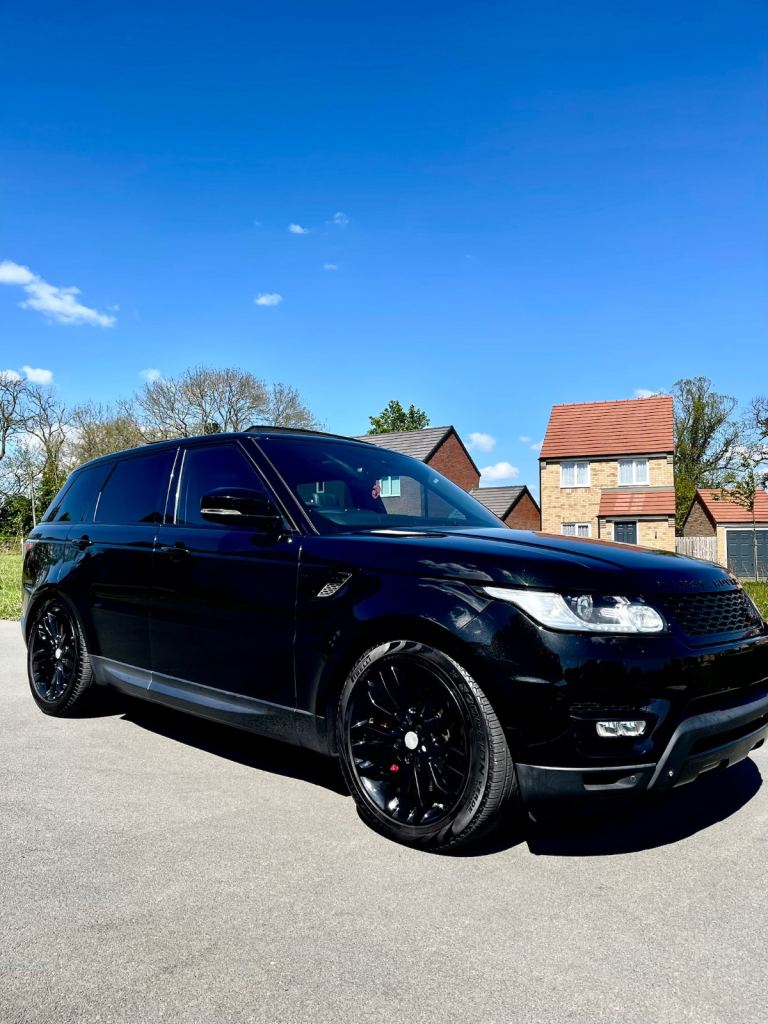 Range Rover Sport 3.0 SDV6 HSR Dynamic all black beautiful inside out must see 