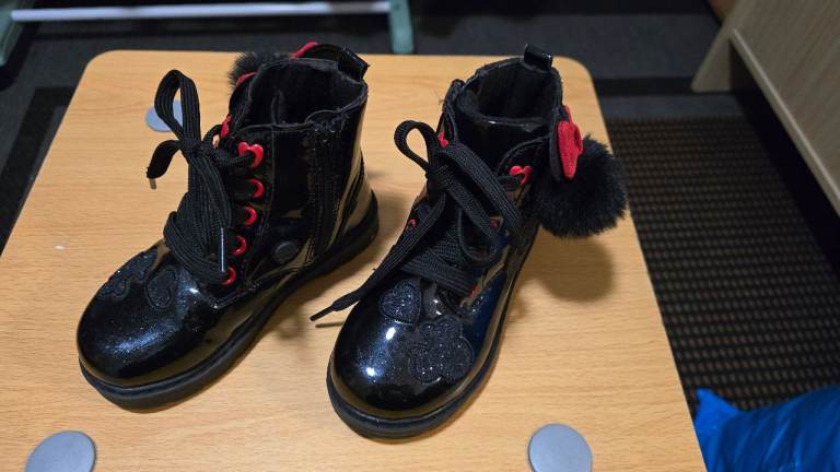 KIDS GIRL WINTER SHOES SIZE 9 (UK) / 27 (EU)