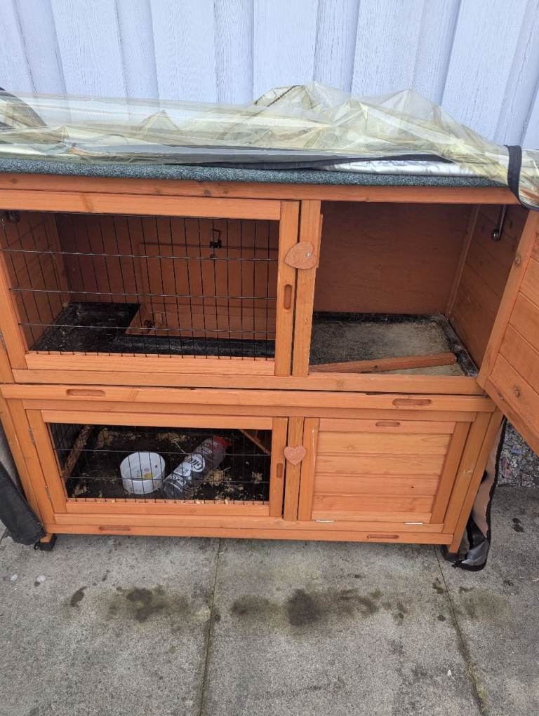 Rabbit hut rain cover and run 