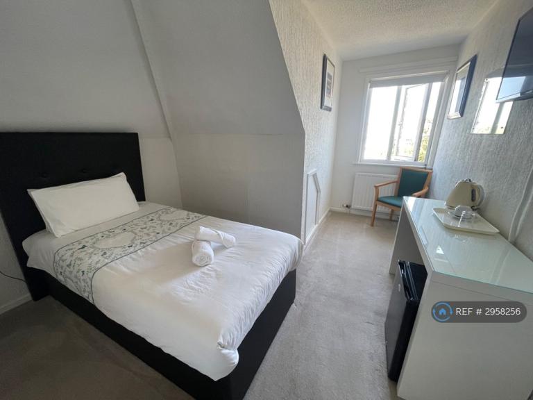 1 bedroom in Torbay Road Torquay, Torquay, TQ2 (#2958256)