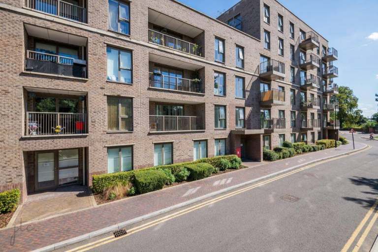 Modern Catford Double in 2-bed flat | 11m ➡️Ldn Bridge | Bills included!