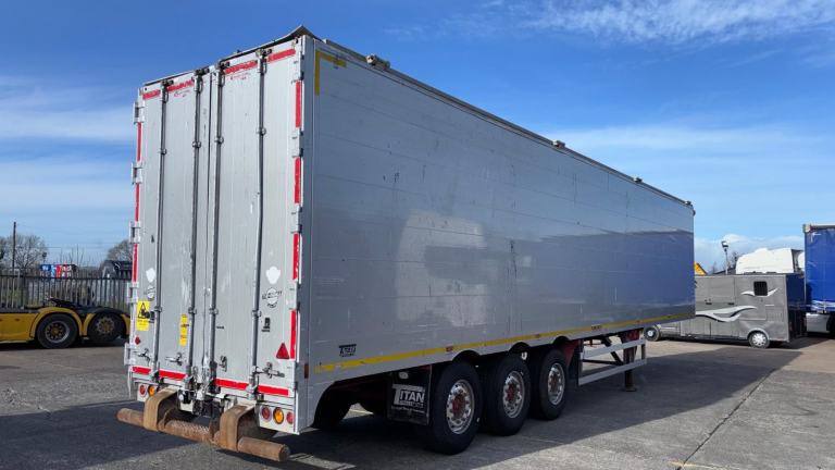 Titan Walking floor V9 steel floor Barn doors 2014 Titan walking floor 50/50