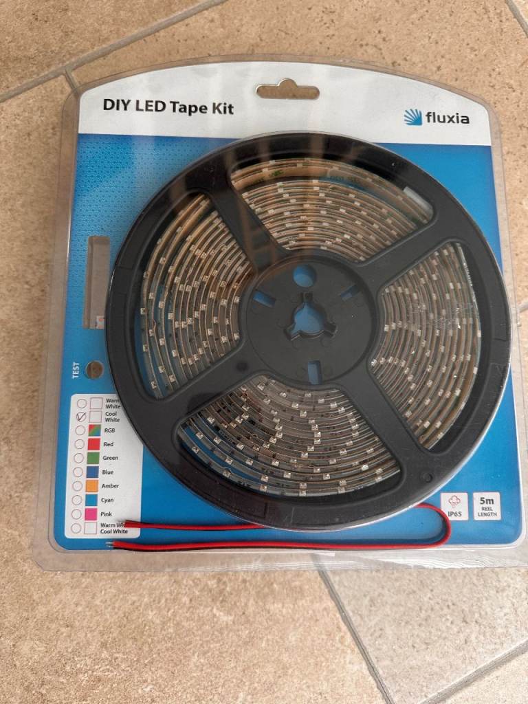 Fluxia DIY LED Tape Kit (5m) in cool white - new.