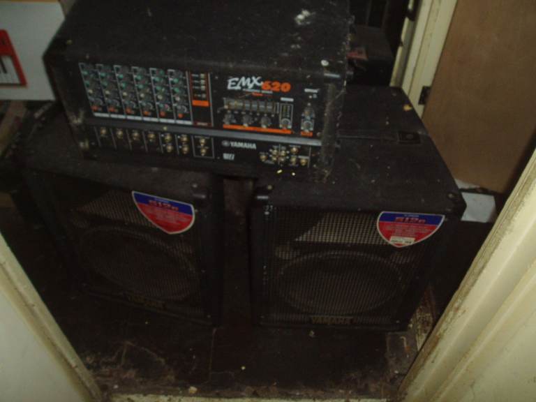 Yamaha 6 channel pa amp and Yamaha 12 inch speakers