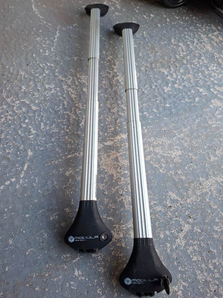 Roof bars for flush rails