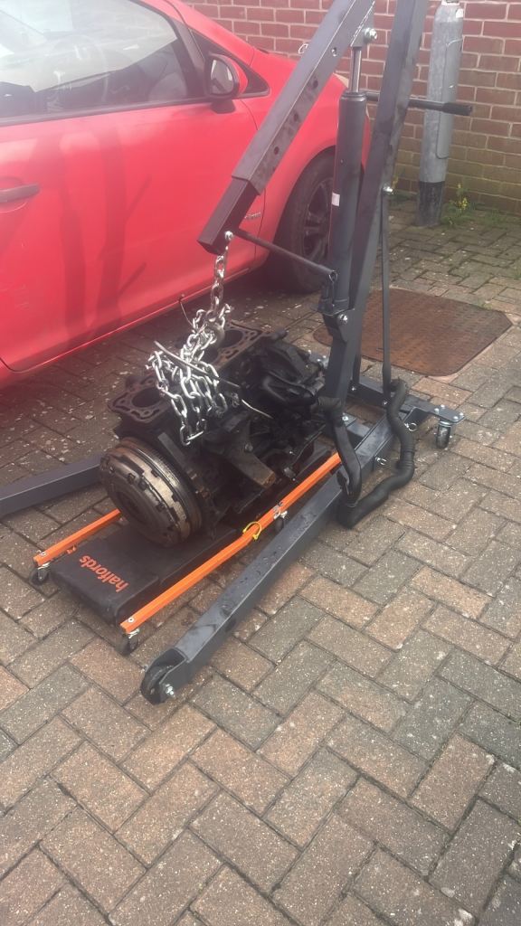 Engine crane / hoist hire . 1 tone 