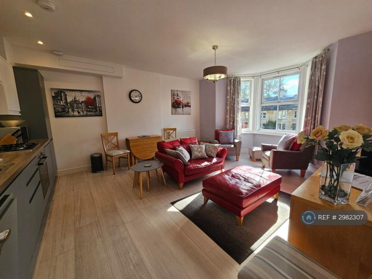 1 bedroom flat in Trowbridge Road, Bradford-On-Avon, BA15 (1 bed) (#2982307)