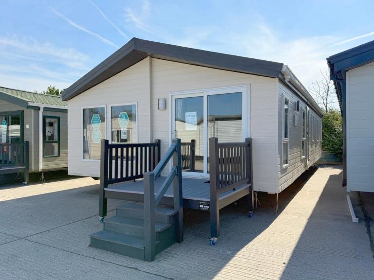 Willerby 3 Bed Twin Lodge - DG, CH, Ensuite Shower, Furniture - Offsite