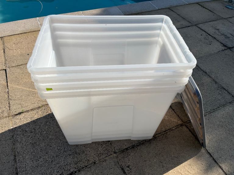 4 Large & 2 Medium Heavy Duty Plastic Storage Boxes with Lids – £80