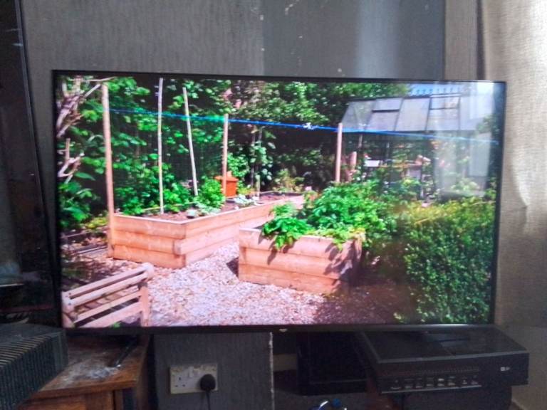 Bush 43 inch QLED smart tv 