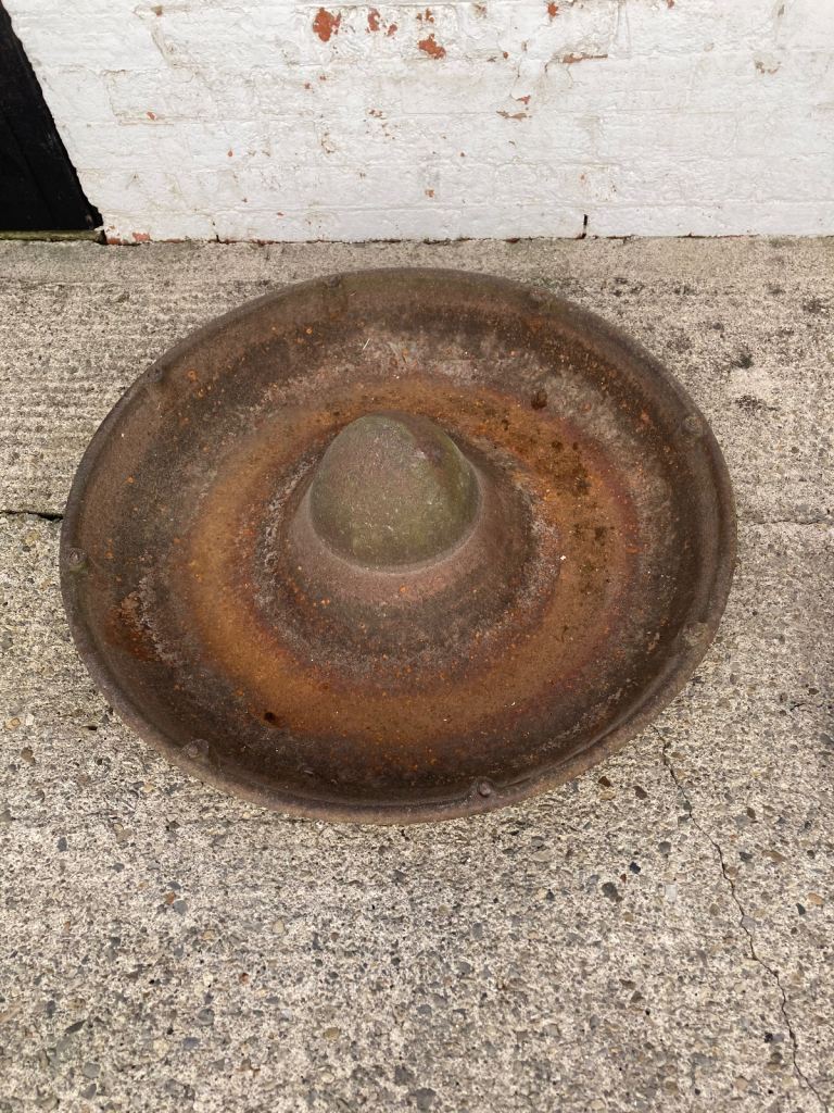 Pig feeder / Mexican hat