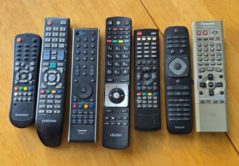 Job lot of 6 remote controls
