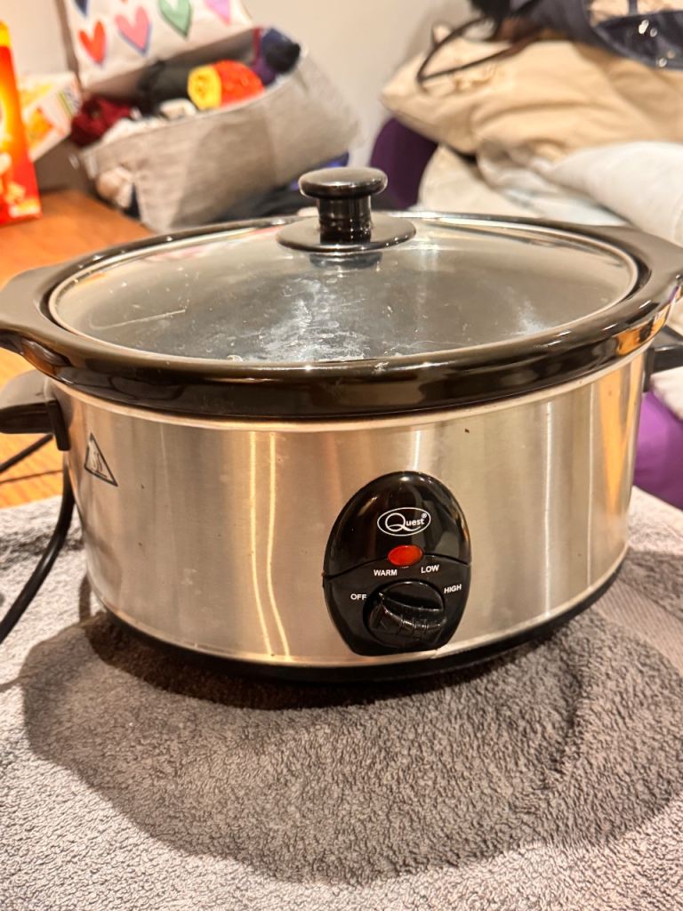 Quest Slow Cooker Crockpot – Excellent Condition