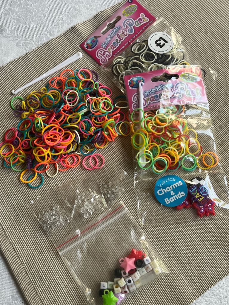 Loom Bands & Accessories Bundle – Bands, Hooks, Clips, Beads & Charms