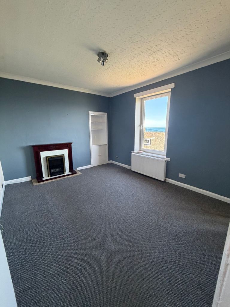 Spacious three bed flat - Buckhaven
