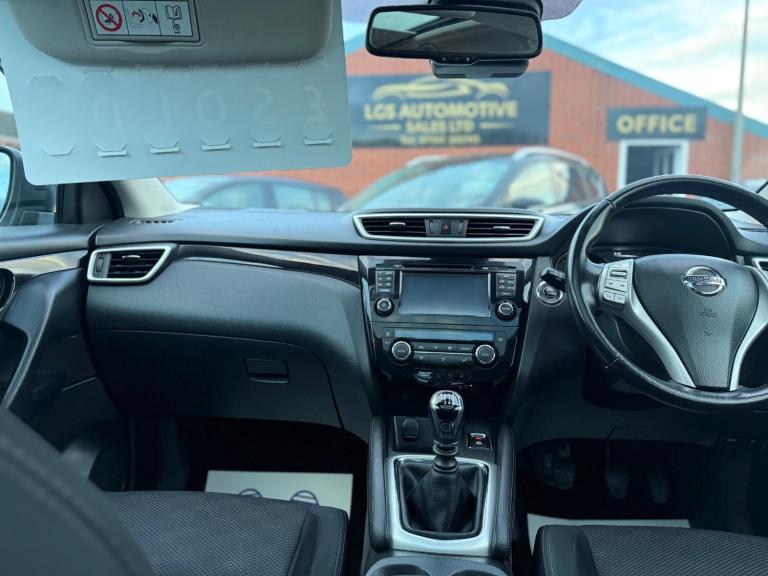 2015 Nissan Qashqai 1.2 DiG-T N-Tec+ 5dr HATCHBACK Petrol Manual