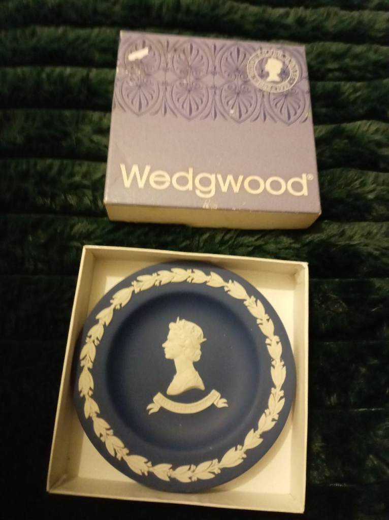 Royal silver jubilee plate 