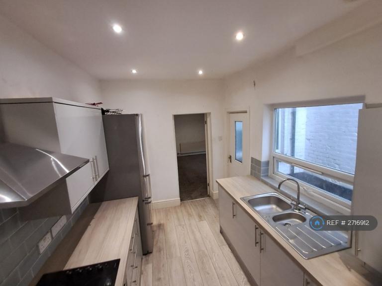 3 bedroom house in Ormskirk Road, Wigan, WN5 (3 bed) (#2716912)