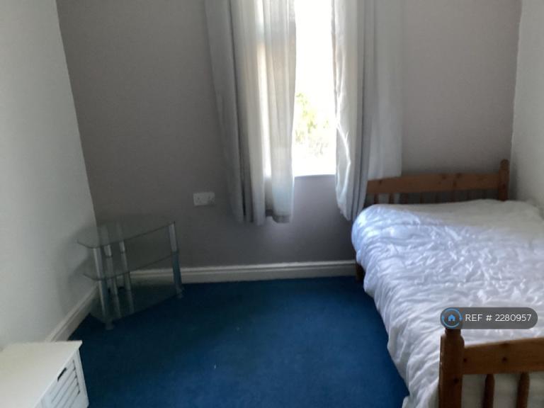 6 bedroom house in Beech Grove, Ashton-On-Ribble, Preston, PR2 (6 bed) (#2280957)