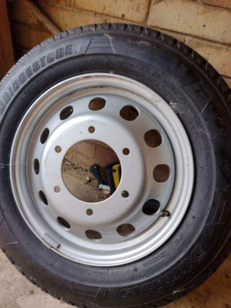 Tyre Bridgestone tyre 195 75 r16 rrp £125 (BRAND NEW)