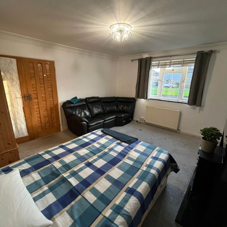 A very big spacious room available.Female preferred only