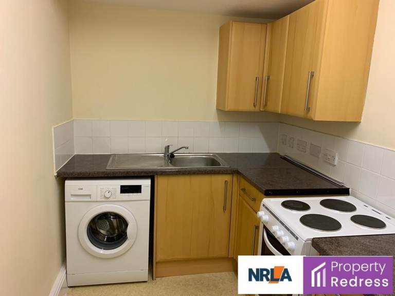Fully furnished 1 bedroom flat in great BD8 location close to city centre.