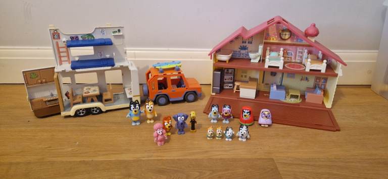 Bluey Family House Playset & Motorhome with Figures