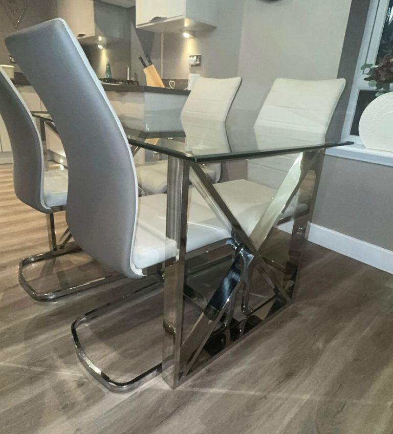 Pagazzi Glass Dining table & x4 chairs