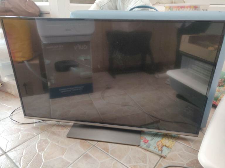 Panasonic 49” LED TV with Stand & Remote – TX-49GS352B