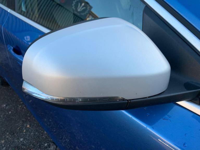 2016 Volvo V40 D2 [120] R DESIGN Nav Plus 5dr HATCHBACK DIESEL Manual