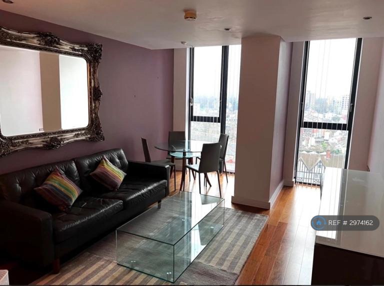 1 bedroom flat in Masons Avenue, Croydon, CR0 (1 bed) (#2974162)