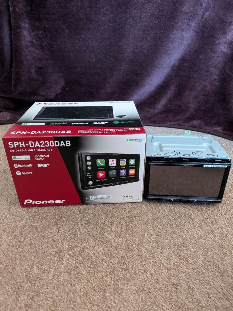 £150 ONO - Pioneer touchscreen car stereo with Apple/Android connection - collection only
