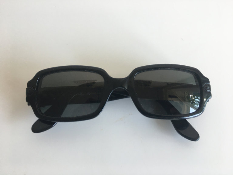 Florence Vogue W44 classic vintage early 90s sunglasses, unisex, no case, lightly worn