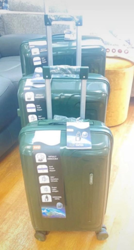 New Set of 3 Green Hard Shell Suitcases with Wheels