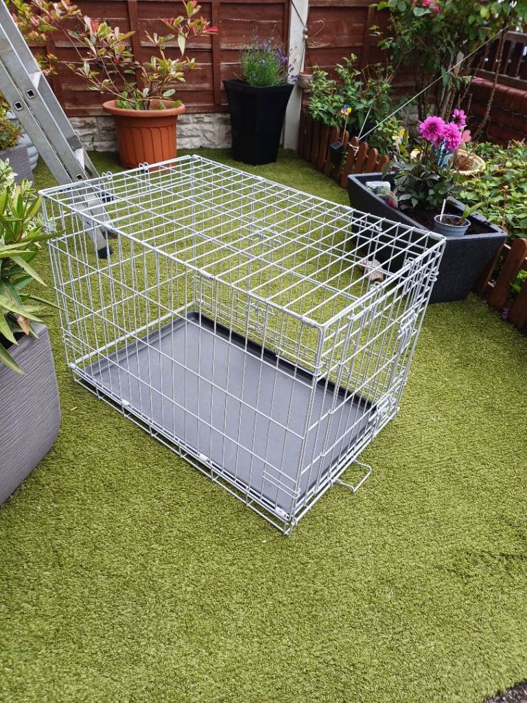 MEDIUM SIZE FOLDING METAL DOG CAGE VGC £20 NO OFFERS DARWEN BB3 0DU OR BOLTON BL3 2JP 