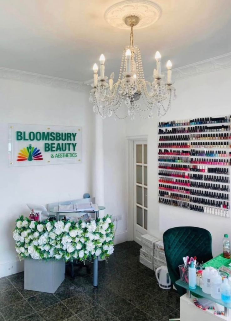 Nail/ Lash table/ stations to rent West End WC1A 