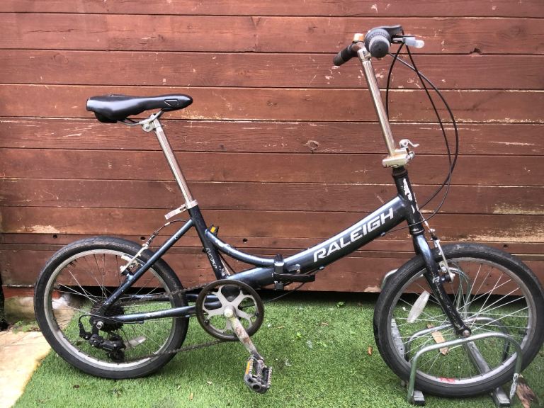 Raleigh evo sp7 commuter folding bike. 20” wheels. ( great for trains) Fully working