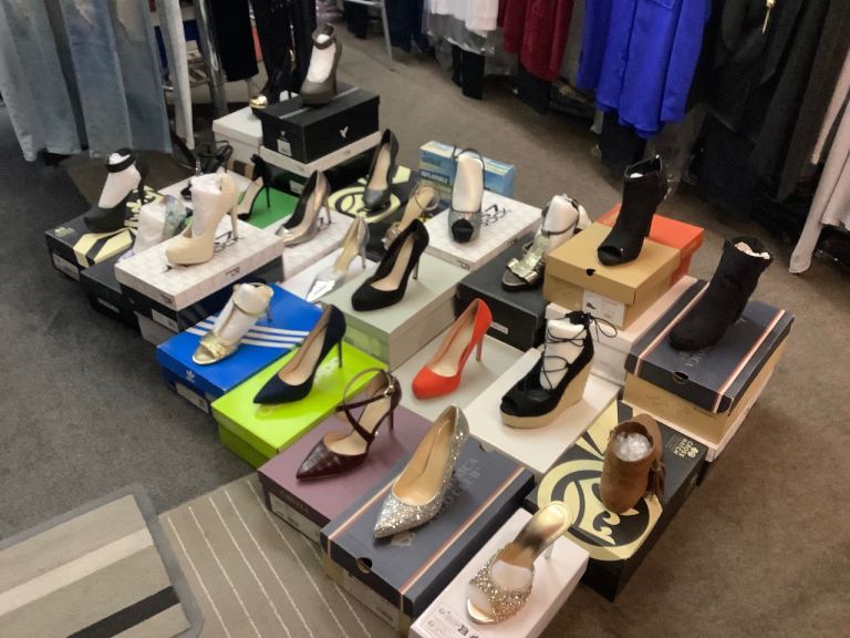 ✅ SHOP FITTINGS SHOES CLOTHES HOOKS SHELVES RACKS BRACKETS MANNEQUINS 